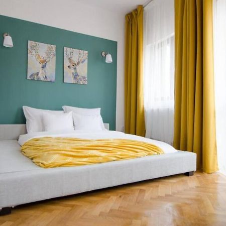 Stylized And Modern Apartment In Бухарест Екстер'єр фото